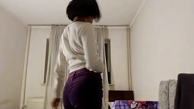 Lyndasilk online show from November 25, 2025, 3:34 pm