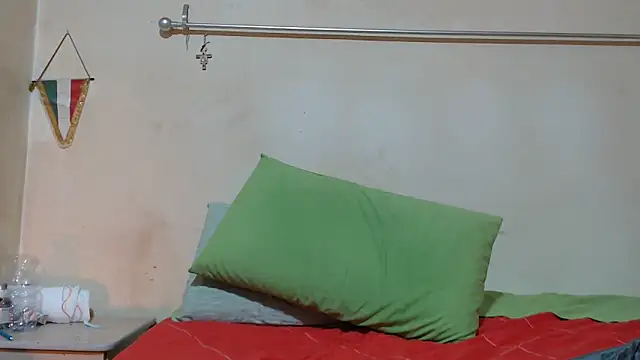 Monellaxx online show from December 4, 2025, 8:28 pm