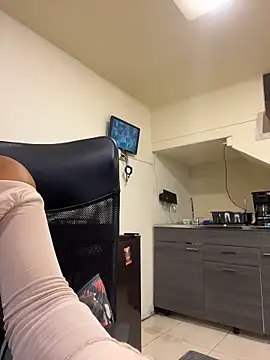 AlyssaRay online show from April 14, 2026, 12:44 pm