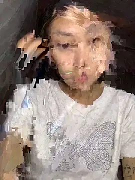 Snapshot of linh-lan1 chatting on October 27, 2025, 11:03 am linh-lan1 online show from October 27, 2025, 11:03 am