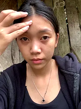 Snapshot of linh-lan1 chatting on October 31, 2025, 12:33 am linh-lan1 online show from October 31, 2025, 12:33 am