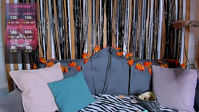 ChloeLewisss online show from November 3, 2025, 1:19 am