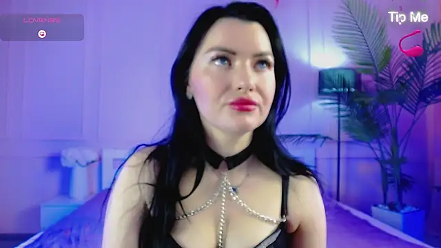 EvaBilss online show from April 21, 2026, 6:52 am