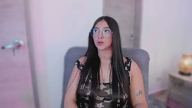 MirandaJohnson  online show from October 22, 2025, 1:22 pm