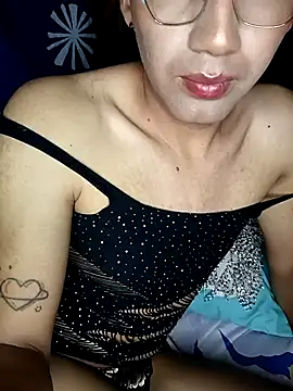 Snapshot of karola_horny chatting on October 15, 2025, 1:17 am karola horny online show from October 15, 2025, 1:17 am