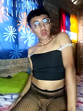 Snapshot of karola_horny chatting on October 23, 2025, 1:32 pm karola horny online show from October 23, 2025, 1:32 pm