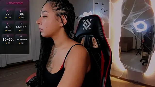 Aisha Goldstein online show from November 3, 2025, 6:03 am