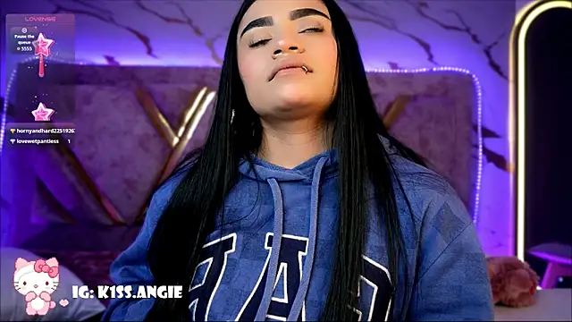 angie boo  online show from October 25, 2025, 12:07 am