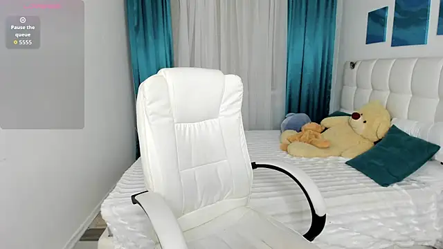 Angelie  Eyes online show from November 26, 2025, 12:39 pm