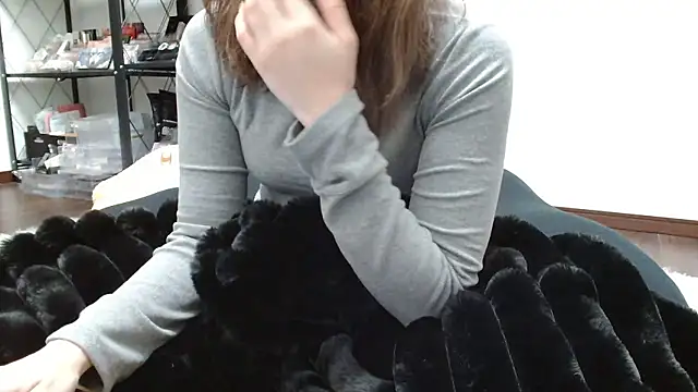 Snapshot of _Ema_ch chatting on December 17, 2025, 1:22 am Ema ch online show from December 17, 2025, 1:22 am