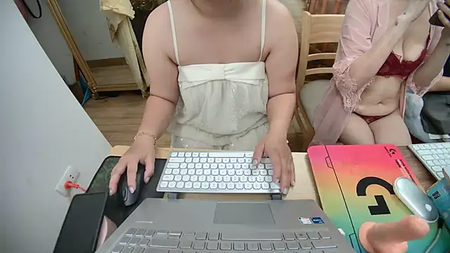 Hanna Mina online show from October 21, 2025, 2:12 am