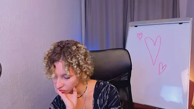 Mary Wahlberg online show from October 16, 2025, 5:30 am