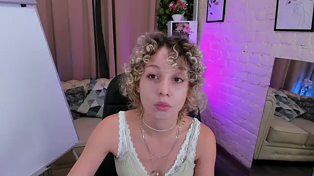 Mary Wahlberg online show from October 24, 2025, 5:37 am