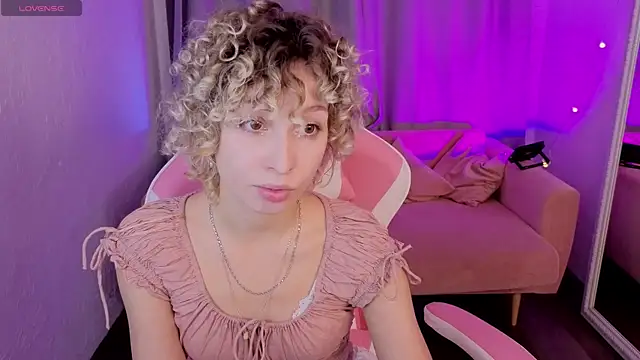 Mary Wahlberg online show from October 28, 2025, 5:44 am