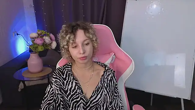 Mary Wahlberg online show from October 29, 2025, 5:42 am