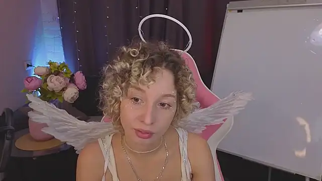 Mary Wahlberg online show from October 31, 2025, 5:30 am