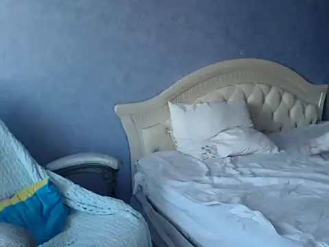 Snapshot of LuckyLisa23 chatting on October 15, 2025, 9:42 am LuckyLisa23 online show from October 15, 2025, 9:42 am