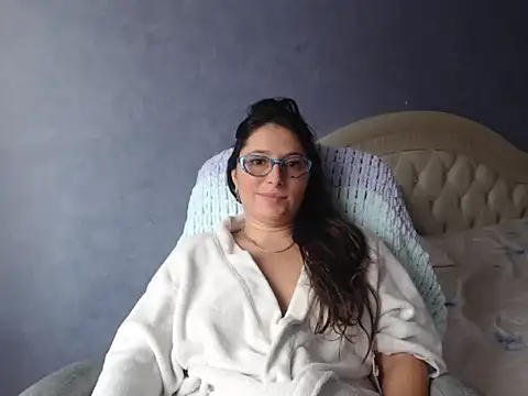 Snapshot of LuckyLisa23 chatting on November 3, 2025, 10:38 am LuckyLisa23 online show from November 3, 2025, 10:38 am