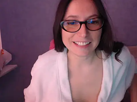 LuckyLisa23 online show from May 7, 2026, 9:42 pm