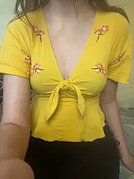 KittieCreme online show from November 9, 2025, 10:24 am