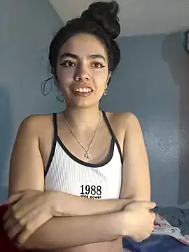 Snapshot of Sofia_Rodriguez8 chatting on October 15, 2025, 9:42 am Sofia Rodriguez8 online show from October 15, 2025, 9:42 am