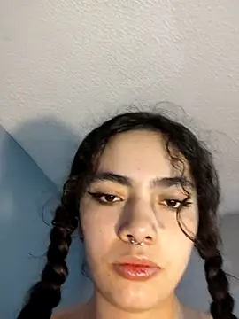 Snapshot of Sofia_Rodriguez8 chatting on October 17, 2025, 9:23 am Sofia Rodriguez8 online show from October 17, 2025, 9:23 am