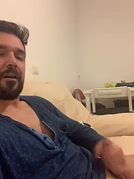 Snapshot of ReDiBastoni90 chatting on February 4, 2026, 6:03 pm ReDiBastoni90 online show from February 4, 2026, 6:03 pm