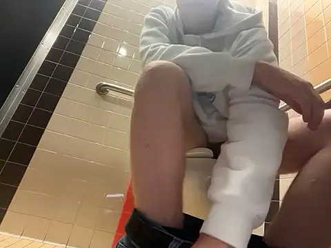 eddieeeeee1232 online show from November 3, 2025, 5:47 pm