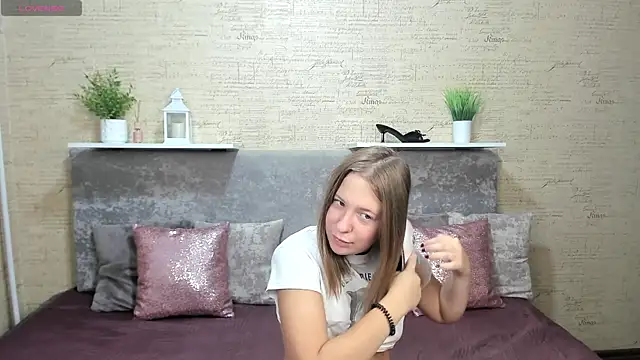 Snapshot of MaryCruze chatting on November 5, 2025, 1:05 am MaryCruze online show from November 5, 2025, 1:05 am