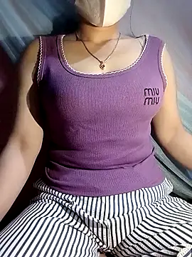 LalayCii online show from October 13, 2025, 9:20 am