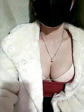 LalayCii online show from November 3, 2025, 11:37 pm