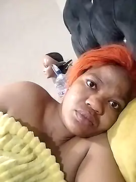 Snapshot of CaramelBoootie chatting on November 7, 2025, 1:27 am CaramelBoootie online show from November 7, 2025, 1:27 am