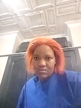 Snapshot of CaramelBoootie chatting on November 7, 2025, 5:35 pm CaramelBoootie online show from November 7, 2025, 5:35 pm