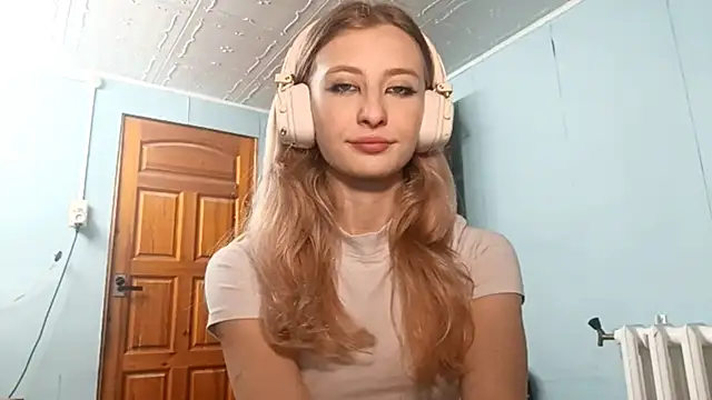 Snapshot of AmeliLia chatting on October 14, 2025, 3:02 pm AmeliLia online show from October 14, 2025, 3:02 pm