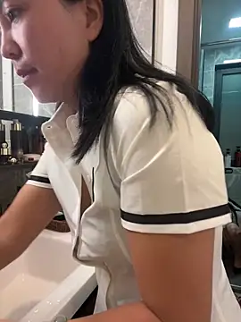 xiaoyue-cc online show from October 28, 2025, 10:12 pm