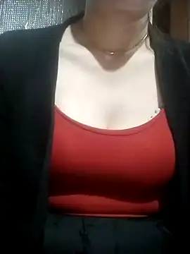 YiyinLy online show from December 4, 2025, 12:36 pm