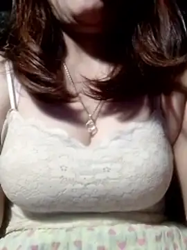 YiyinLy online show from March 5, 2026, 10:50 pm