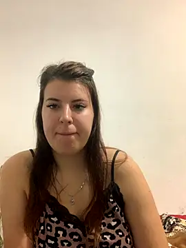 MiraCastellon online show from November 3, 2025, 11:48 pm