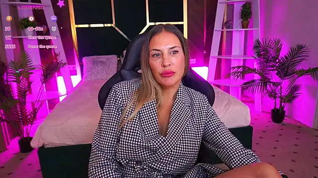 LadyyLaura online show from October 29, 2025, 3:14 pm