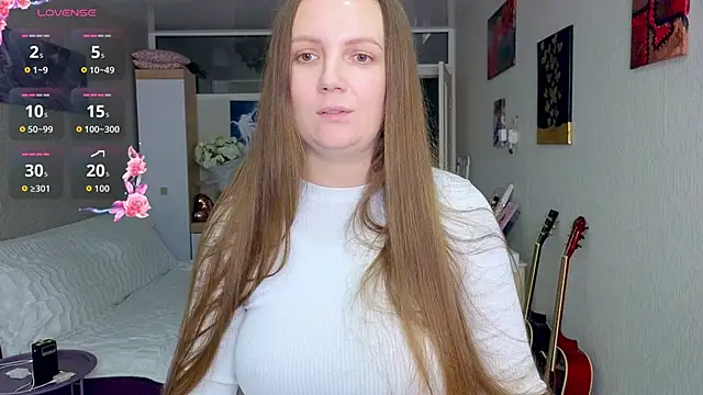 Amy  Leee  online show from October 20, 2025, 5:57 pm