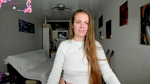 Amy  Leee  online show from October 26, 2025, 4:24 pm