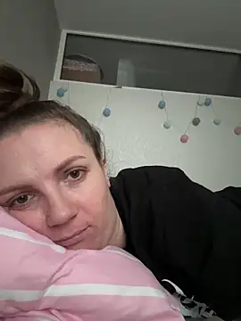 Amy  Leee  online show from February 16, 2026, 7:04 am