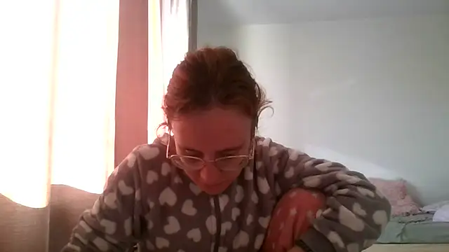 Snapshot of LuckySLove chatting on June 18, 2026, 4:33 pm LuckySLove online show from June 18, 2026, 4:33 pm