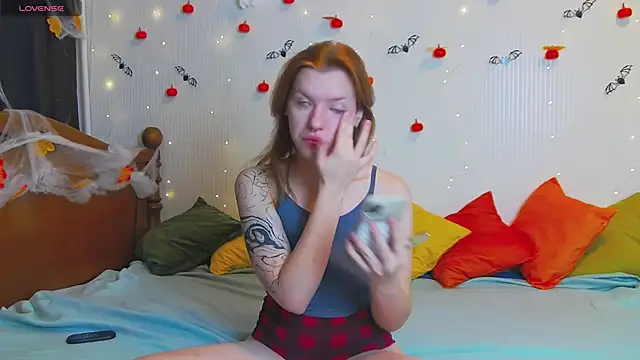 Snapshot of MeganNewCat chatting on November 1, 2025, 9:44 am MeganNewCat online show from November 1, 2025, 9:44 am