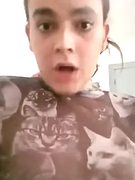 Snapshot of La-Gatiita-trans chatting on October 14, 2025, 1:45 pm La-Gatiita-trans online show from October 14, 2025, 1:45 pm