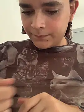 Snapshot of La-Gatiita-trans chatting on October 19, 2025, 3:56 pm La-Gatiita-trans online show from October 19, 2025, 3:56 pm