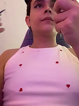 Snapshot of La-Gatiita-trans chatting on October 27, 2025, 3:27 pm La-Gatiita-trans online show from October 27, 2025, 3:27 pm