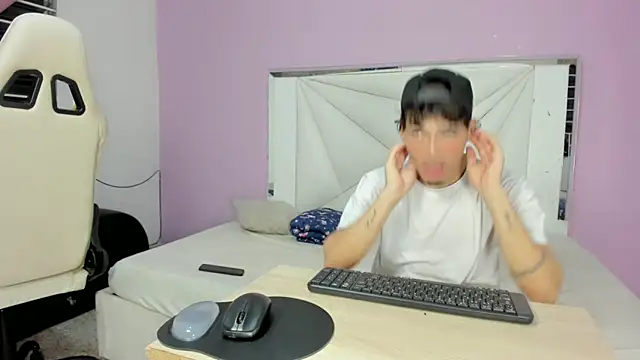 Yankeeandisa online show from November 8, 2025, 3:39 am