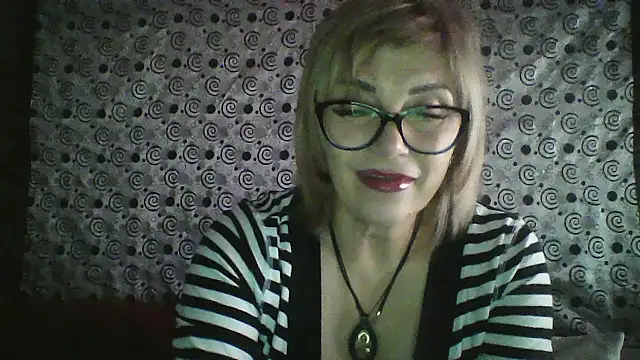 Lia Ray online show from November 5, 2025, 7:58 pm