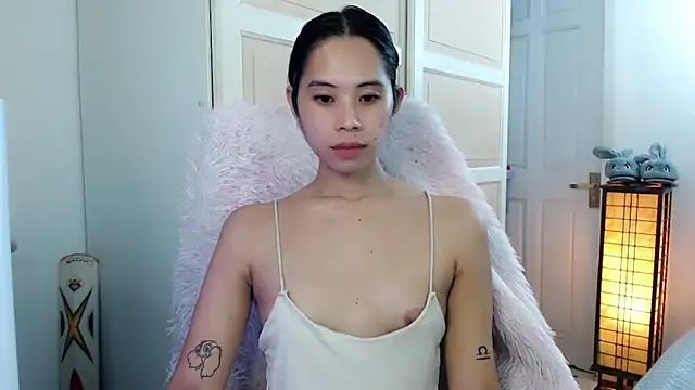 Snapshot of ladytrump chatting on October 28, 2025, 2:09 pm ladytrump online show from October 28, 2025, 2:09 pm